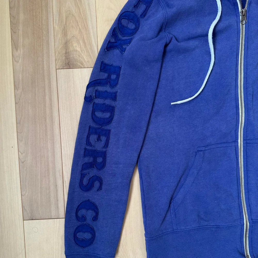 Fox Racing Y2K Zip-Up Hoodie – Vintage Slim Fit
Super cool slim-f - Picture 3 of 8